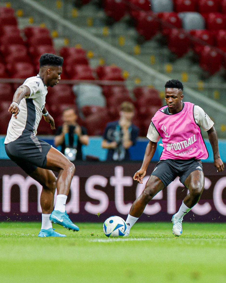 包含亚特兰大今夜伤情更新，志在欧超杯名次提升，悬念犹存，轮换策略被讨论的词条